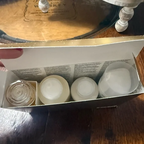 OLAPLEX Full-On Shine Set with Gold and White Packaging (New) - Picture 8 of 16